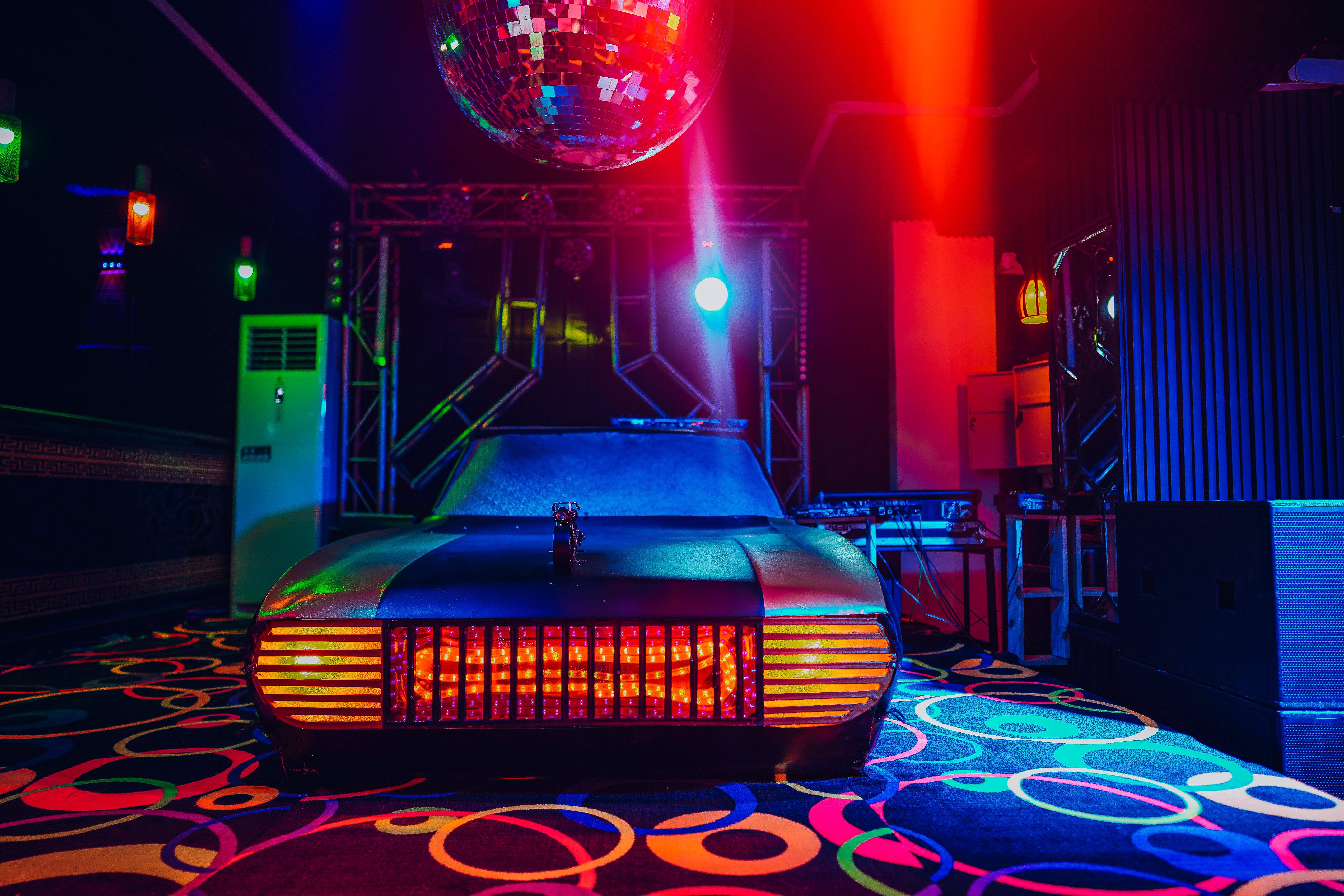 Camero 67 Club - Chrome and leather interior details