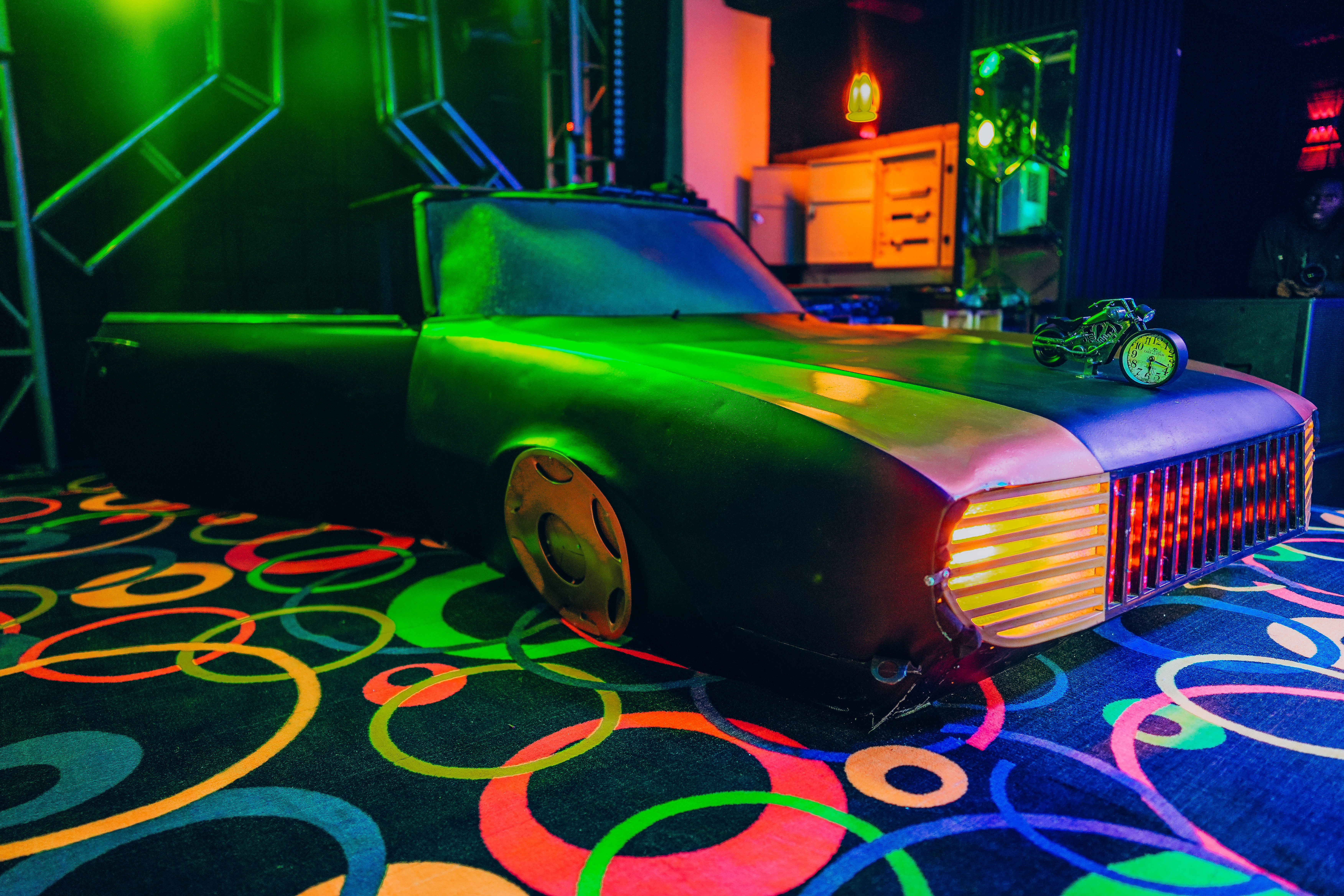 Camero 67 Club - Spacious dance floor with modern design