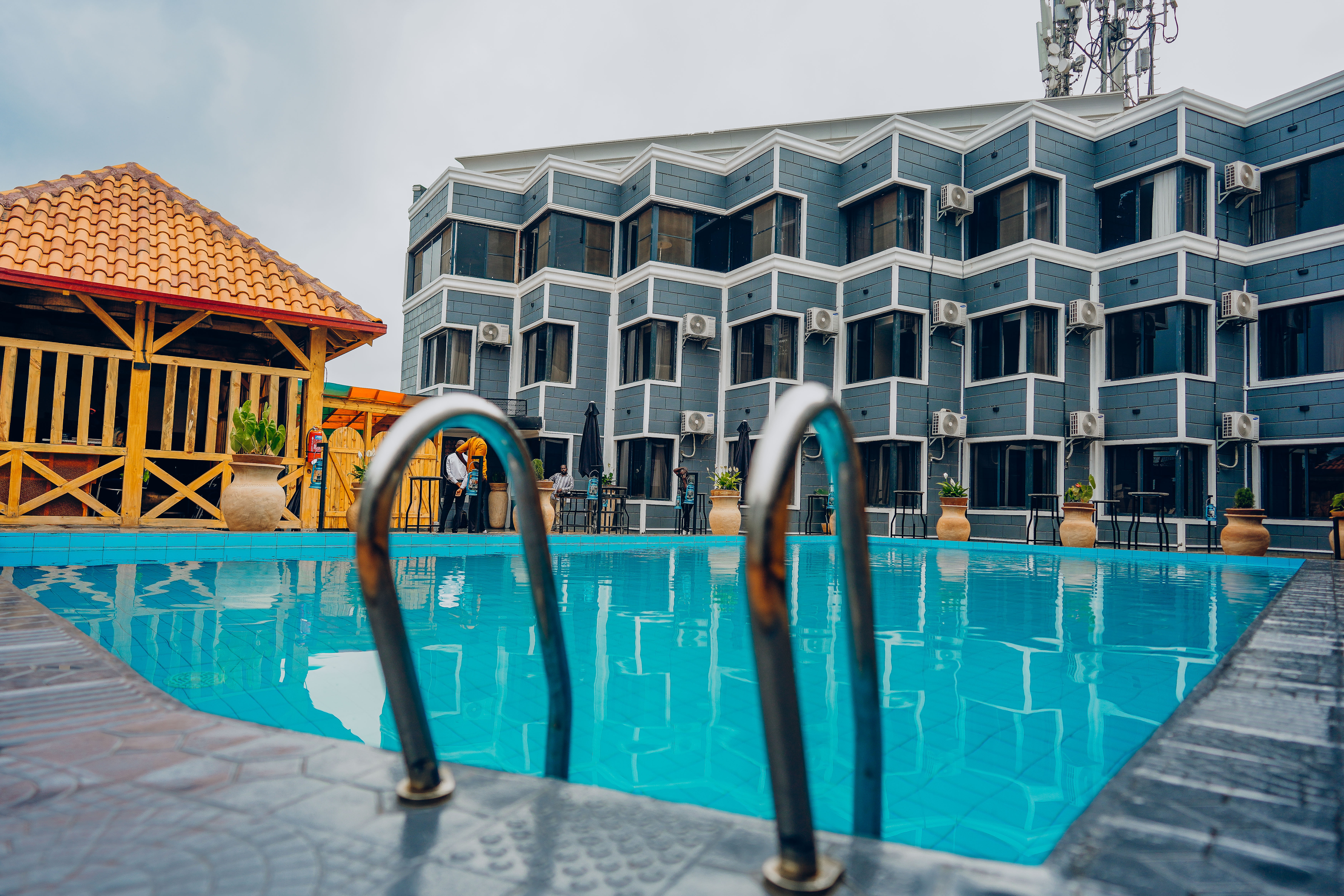 Rakka Hotel - Family pool activities and fun